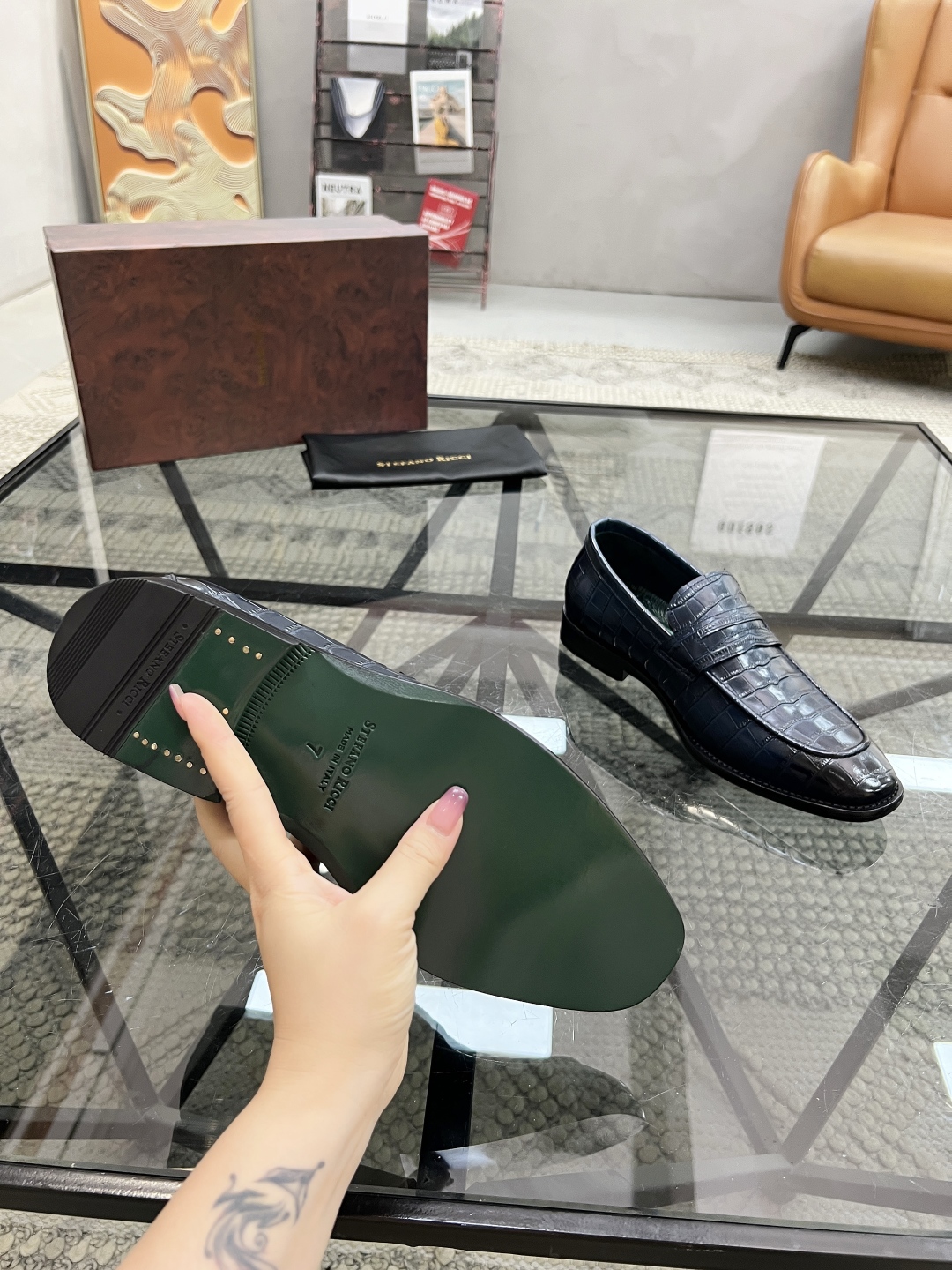 S 🔍顶级代购🇮🇹 史 炸街男神套脚休闲皮鞋系列专柜同步发售原厂配置，意大利进口原版牛皮面料，透气舒适