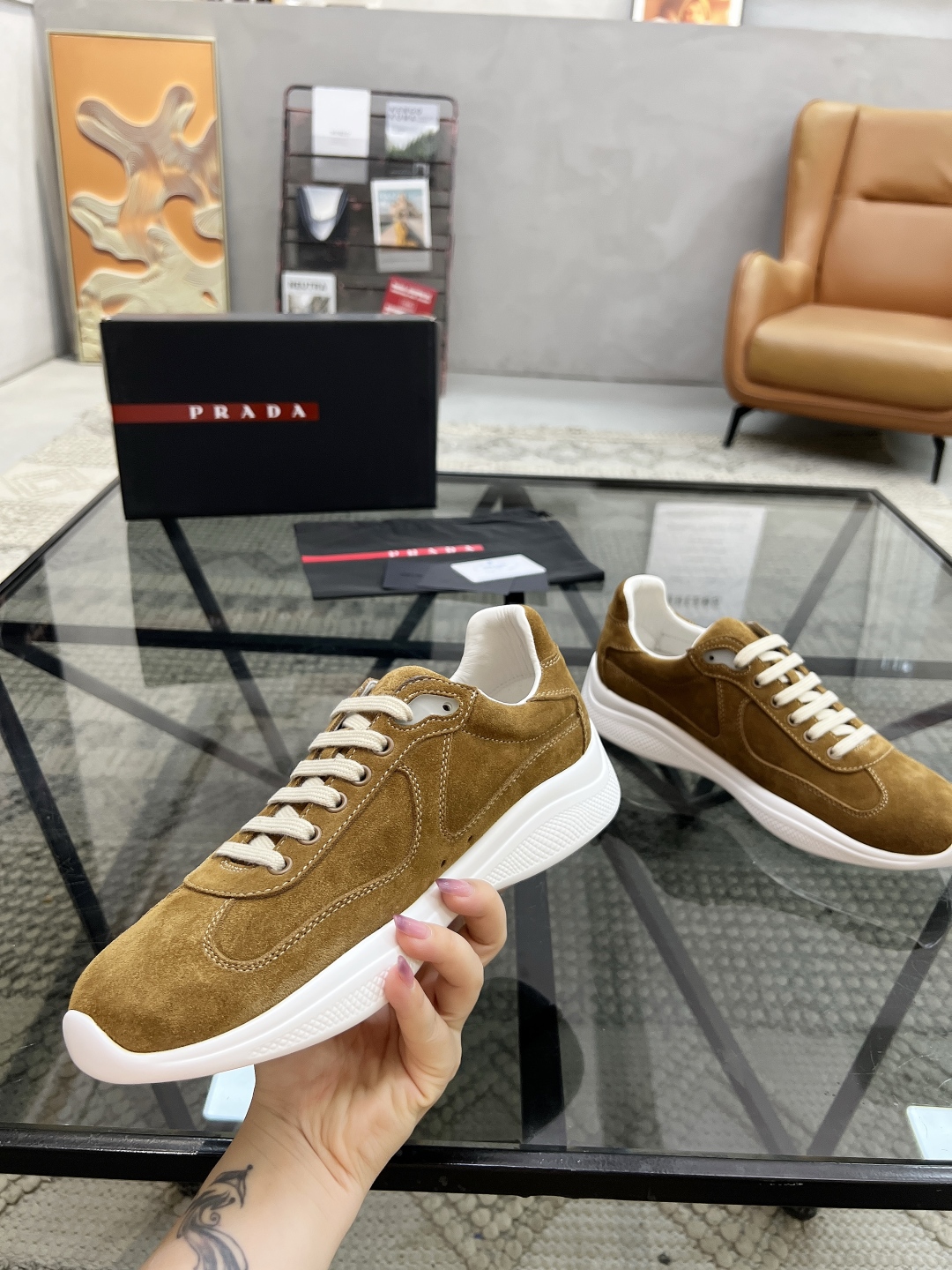  P 🔍顶级代购🇮🇹 普 炸街男神新品运动休闲鞋专柜同步，鞋面意大利进口牛皮面料，进口牛皮内里垫，经典版