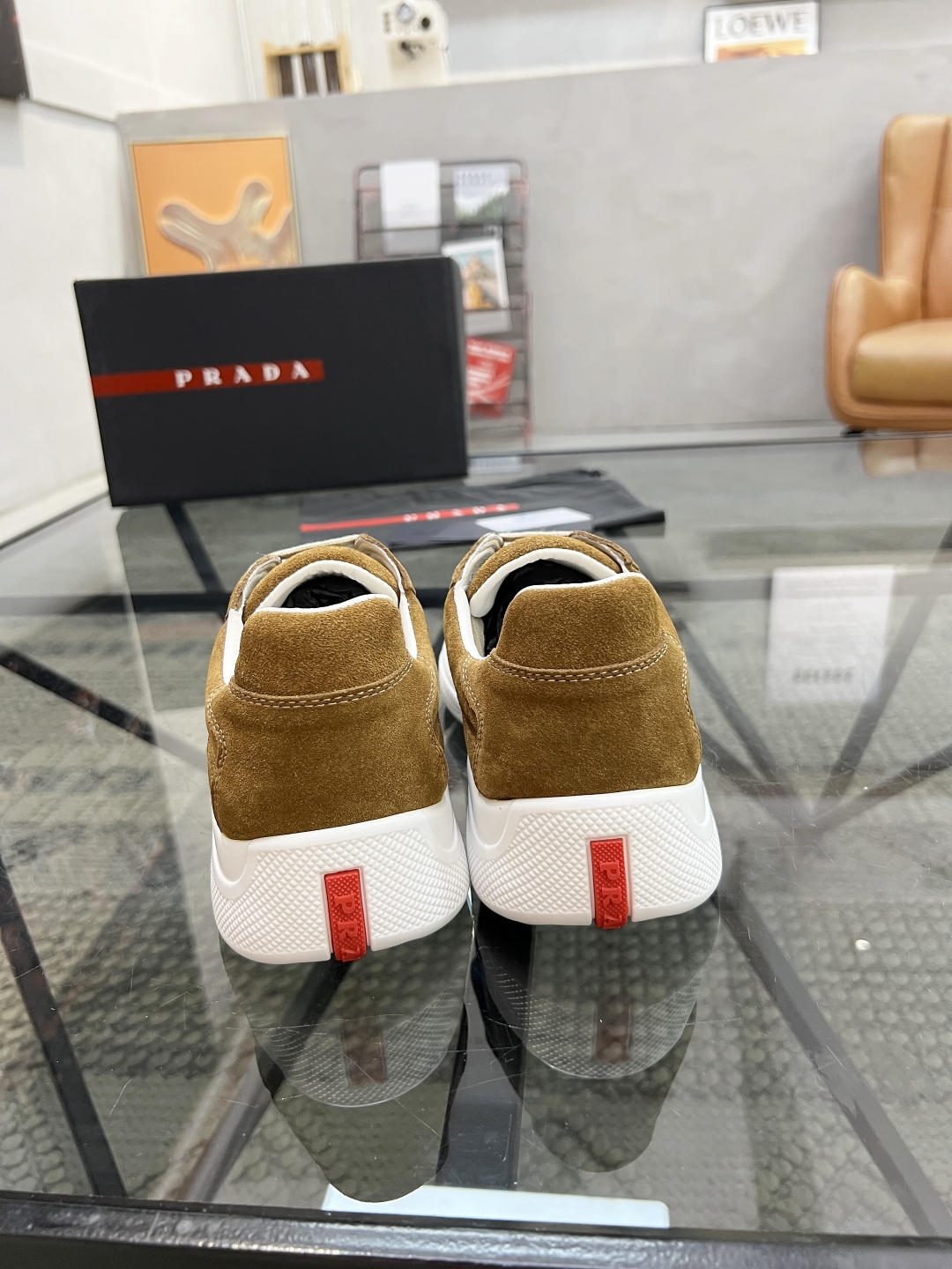  P 🔍顶级代购🇮🇹 普 炸街男神新品运动休闲鞋专柜同步，鞋面意大利进口牛皮面料，进口牛皮内里垫，经典版