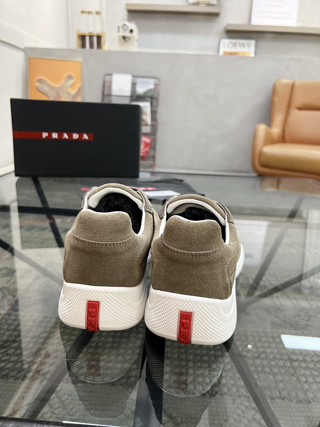  P 🔍顶级代购🇮🇹 普 炸街男神新品运动休闲鞋专柜同步，鞋面意大利进口牛皮面料，进口牛皮内里垫，经典版