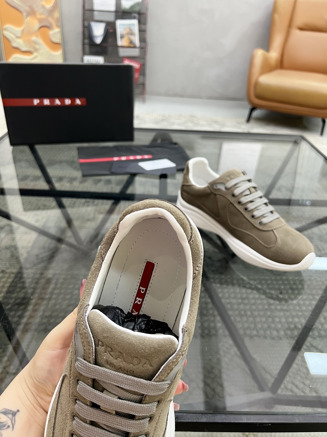  P 🔍顶级代购🇮🇹 普 炸街男神新品运动休闲鞋专柜同步，鞋面意大利进口牛皮面料，进口牛皮内里垫，经典版