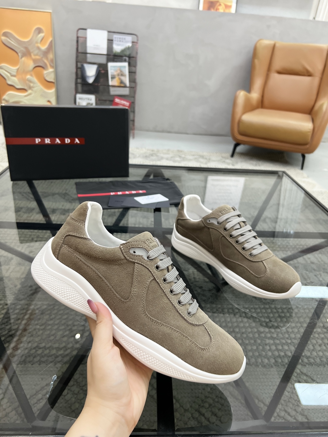  P 🔍顶级代购🇮🇹 普 炸街男神新品运动休闲鞋专柜同步，鞋面意大利进口牛皮面料，进口牛皮内里垫，经典版