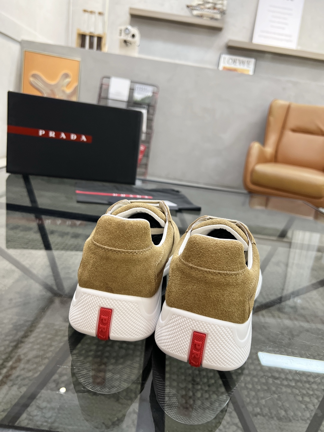  P 🔍顶级代购🇮🇹 普 炸街男神新品运动休闲鞋专柜同步，鞋面意大利进口牛皮面料，进口牛皮内里垫，经典版