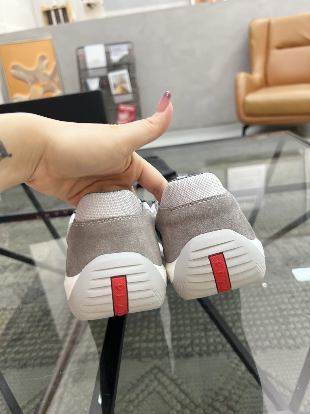  P 🔍顶级代购🇮🇹 普 炸街男神新品运动休闲鞋专柜同步，鞋面意大利进口牛皮搭配网布面料，进口牛皮内里垫