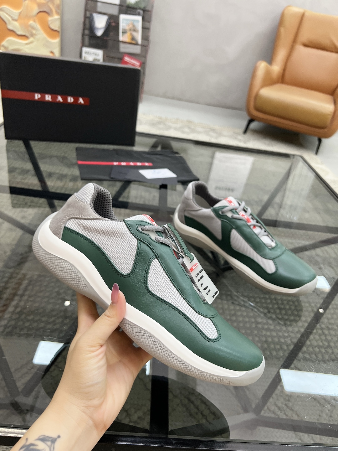  P 🔍顶级代购🇮🇹 普 炸街男神新品运动休闲鞋专柜同步，鞋面意大利进口牛皮搭配网布面料，进口牛皮内里垫