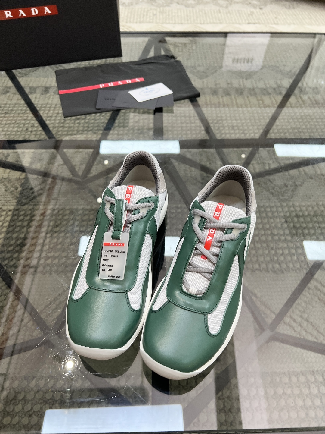  P 🔍顶级代购🇮🇹 普 炸街男神新品运动休闲鞋专柜同步，鞋面意大利进口牛皮搭配网布面料，进口牛皮内里垫