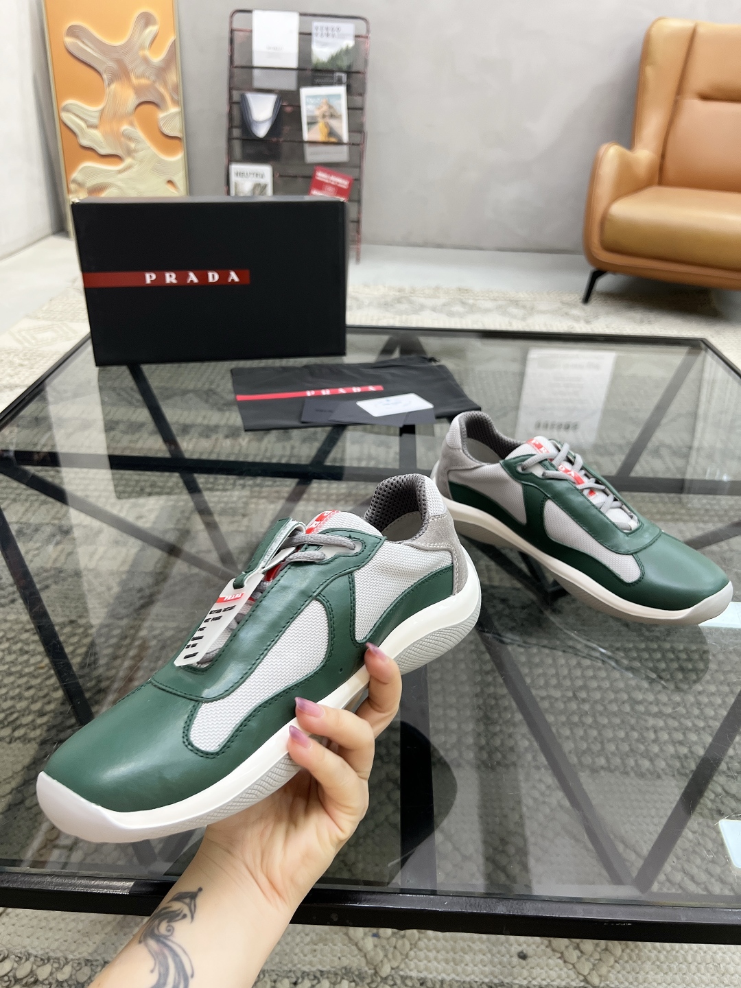  P 🔍顶级代购🇮🇹 普 炸街男神新品运动休闲鞋专柜同步，鞋面意大利进口牛皮搭配网布面料，进口牛皮内里垫