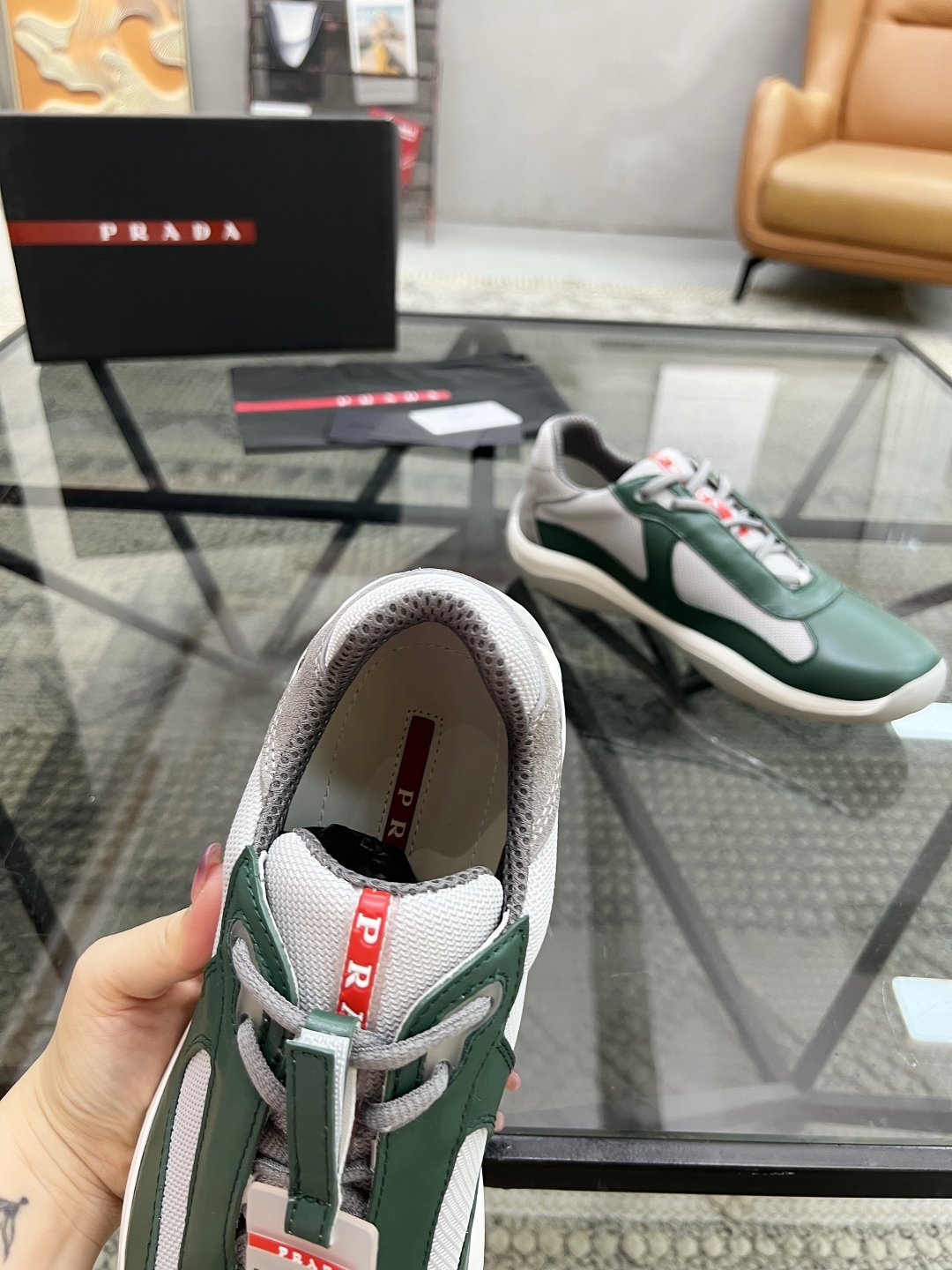  P 🔍顶级代购🇮🇹 普 炸街男神新品运动休闲鞋专柜同步，鞋面意大利进口牛皮搭配网布面料，进口牛皮内里垫