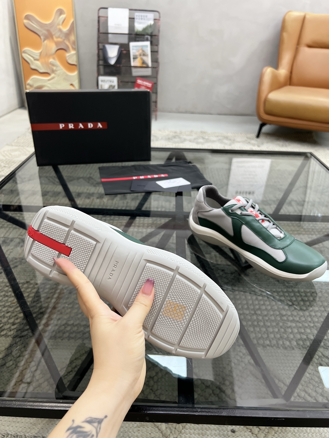  P 🔍顶级代购🇮🇹 普 炸街男神新品运动休闲鞋专柜同步，鞋面意大利进口牛皮搭配网布面料，进口牛皮内里垫