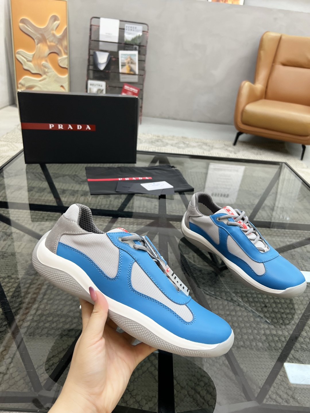  P 🔍顶级代购🇮🇹 普 炸街男神新品运动休闲鞋专柜同步，鞋面意大利进口牛皮搭配网布面料，进口牛皮内里垫