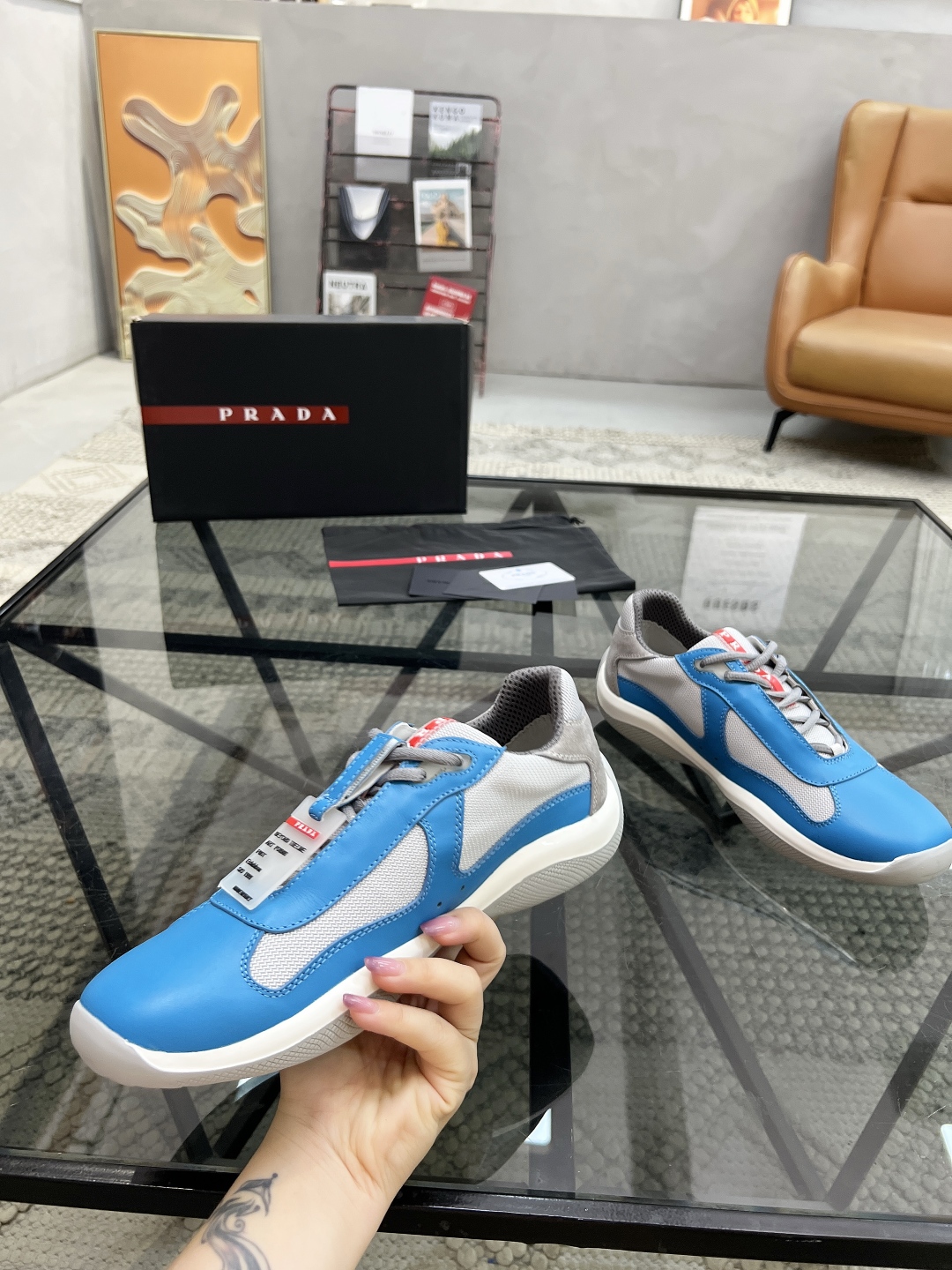  P 🔍顶级代购🇮🇹 普 炸街男神新品运动休闲鞋专柜同步，鞋面意大利进口牛皮搭配网布面料，进口牛皮内里垫
