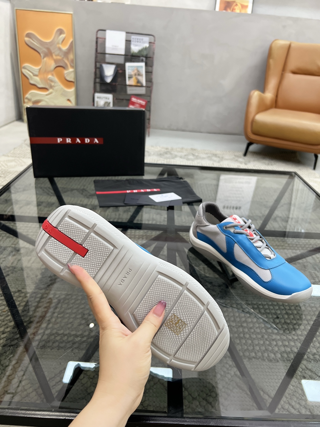  P 🔍顶级代购🇮🇹 普 炸街男神新品运动休闲鞋专柜同步，鞋面意大利进口牛皮搭配网布面料，进口牛皮内里垫