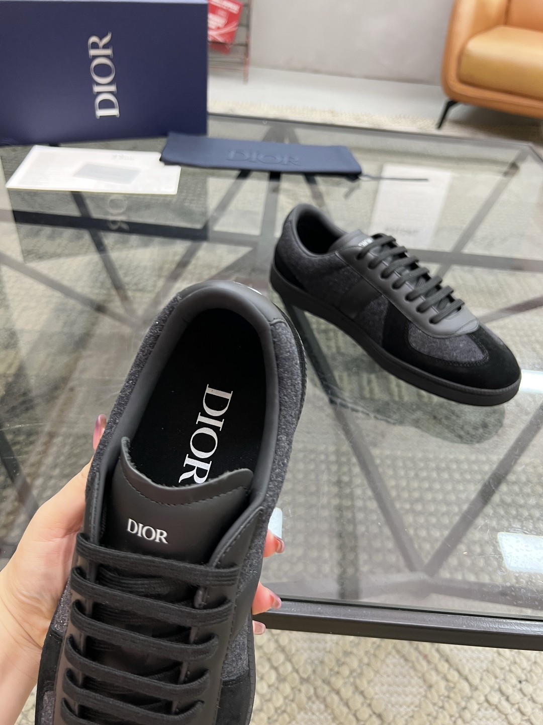  D 🔍顶级代购🇮🇹 迪 炸街男神爆款超人气板鞋新品专柜同步，鞋面意大利原版进口牛皮搭配布面料，标志图形