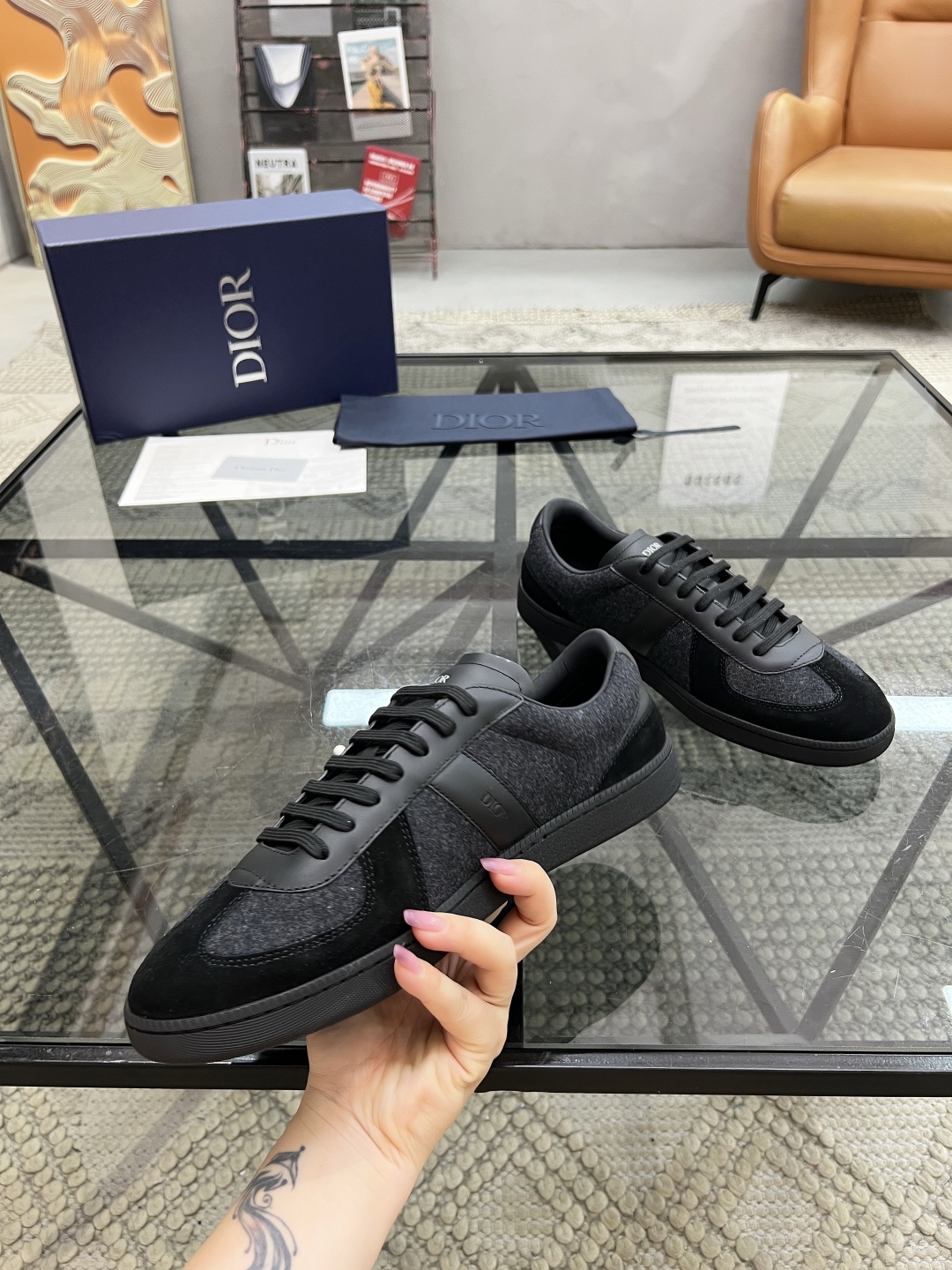  D 🔍顶级代购🇮🇹 迪 炸街男神爆款超人气板鞋新品专柜同步，鞋面意大利原版进口牛皮搭配布面料，标志图形