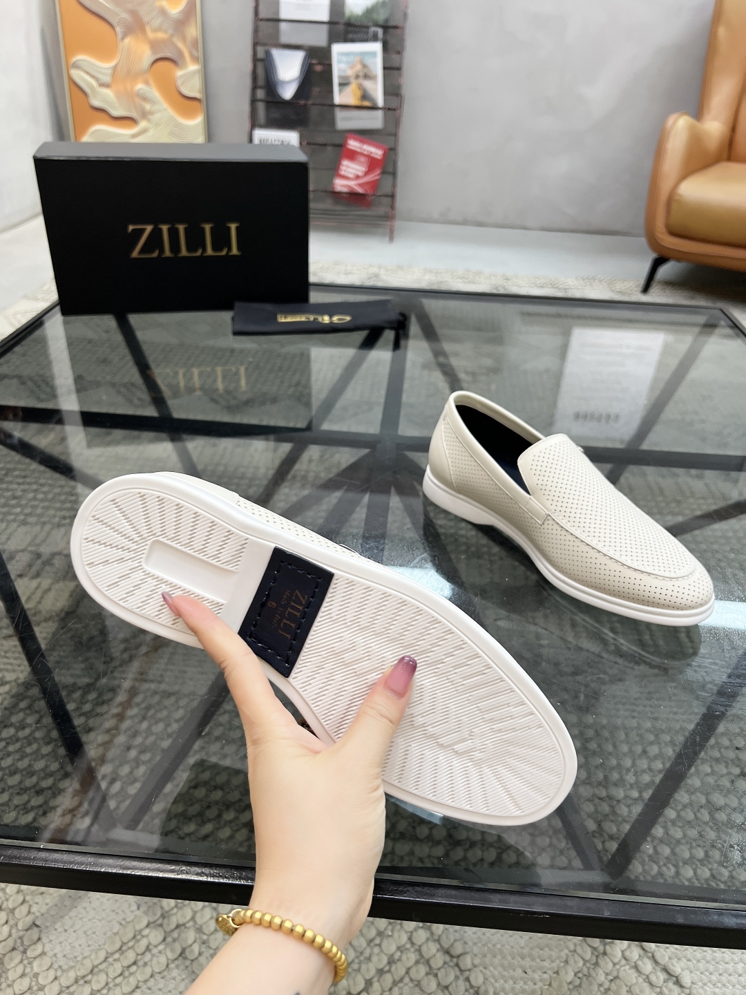 Z 🔍顶级代购🇮🇹 ZI 炸街男神套脚休闲鞋系列 专柜同步发售原厂配置，意大利进口原版牛皮面料，进口水