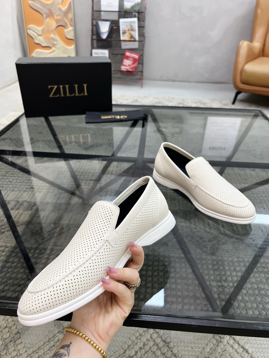  Z 🔍顶级代购🇮🇹 ZI 炸街男神套脚休闲鞋系列 专柜同步发售原厂配置，意大利进口原版牛皮面料，进口水