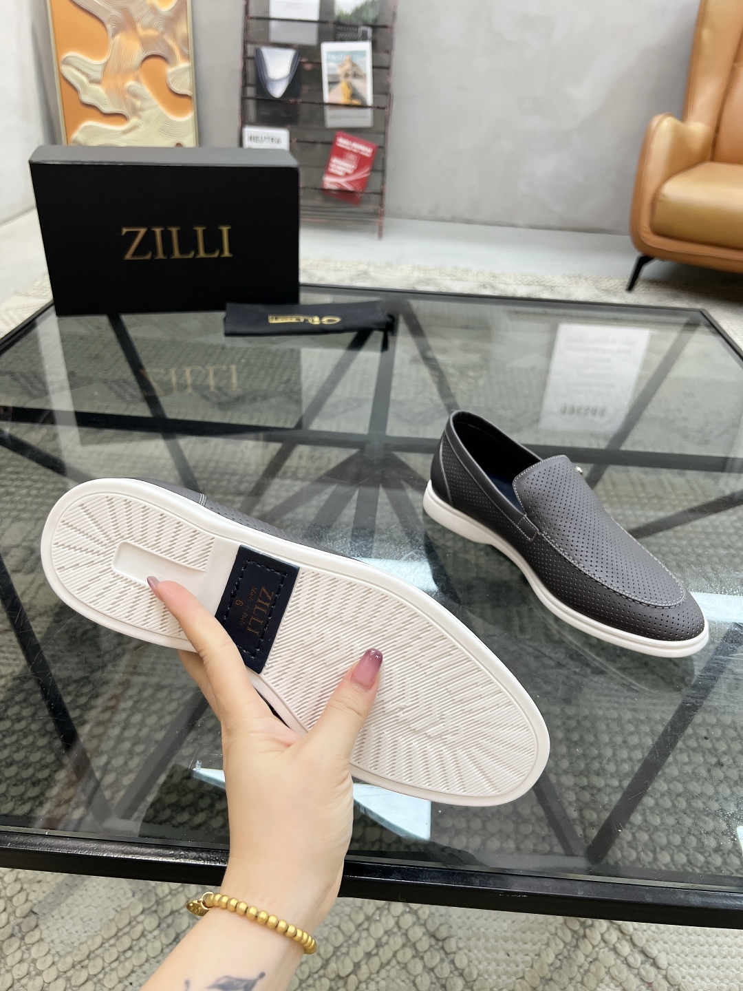  Z 🔍顶级代购🇮🇹 ZI 炸街男神套脚休闲鞋系列 专柜同步发售原厂配置，意大利进口原版牛皮面料，进口水