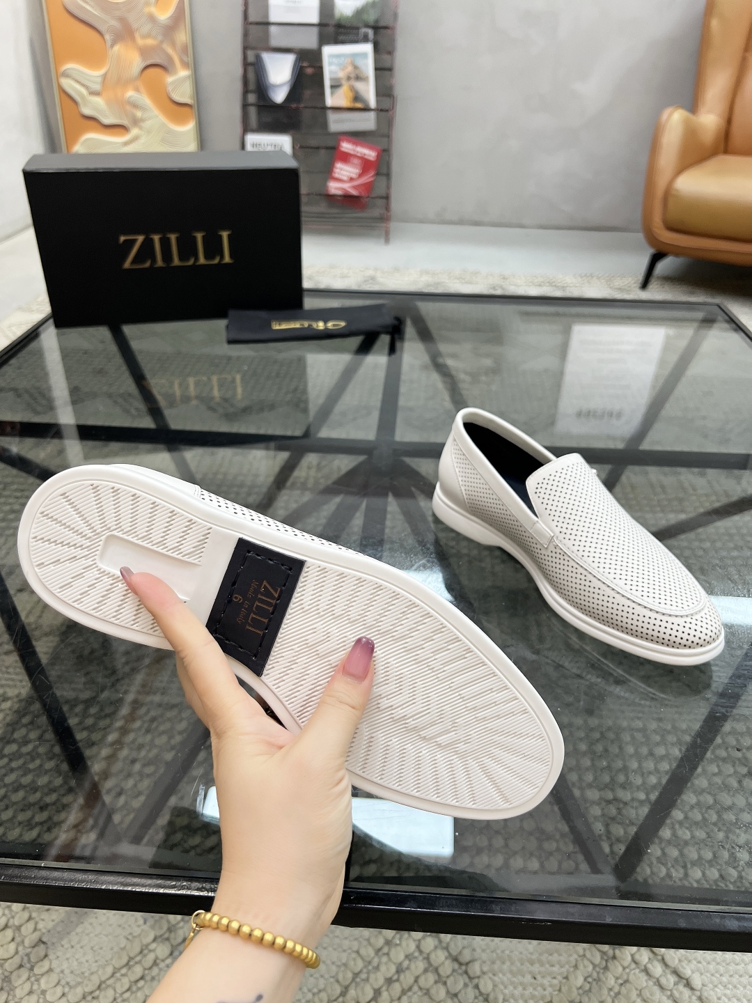  Z 🔍顶级代购🇮🇹 ZI 炸街男神套脚休闲鞋系列 专柜同步发售原厂配置，意大利进口原版牛皮面料，进口水