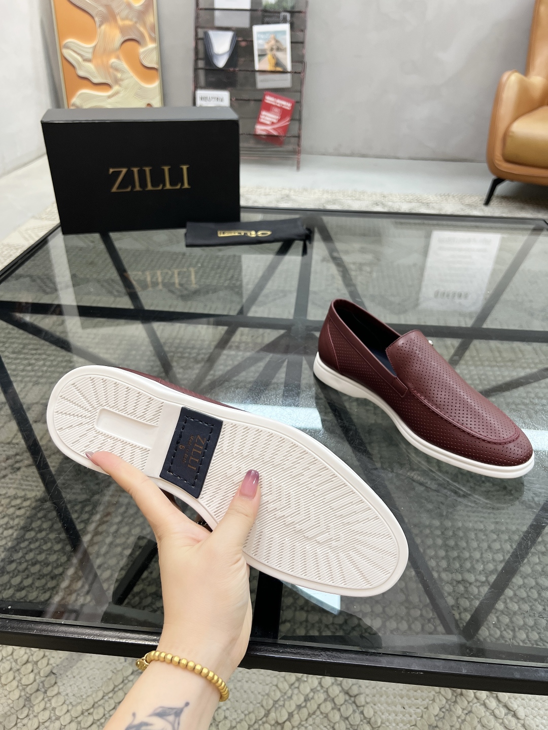  Z 🔍顶级代购🇮🇹 ZI 炸街男神套脚休闲鞋系列 专柜同步发售原厂配置，意大利进口原版牛皮面料，进口水