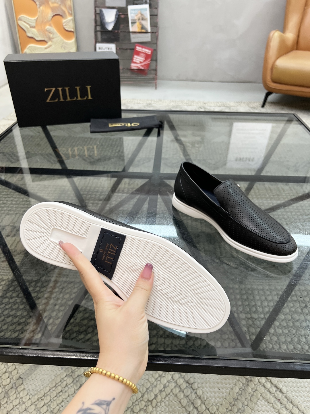  Z 🔍顶级代购🇮🇹 ZI 炸街男神套脚休闲鞋系列 专柜同步发售原厂配置，意大利进口原版牛皮面料，进口水