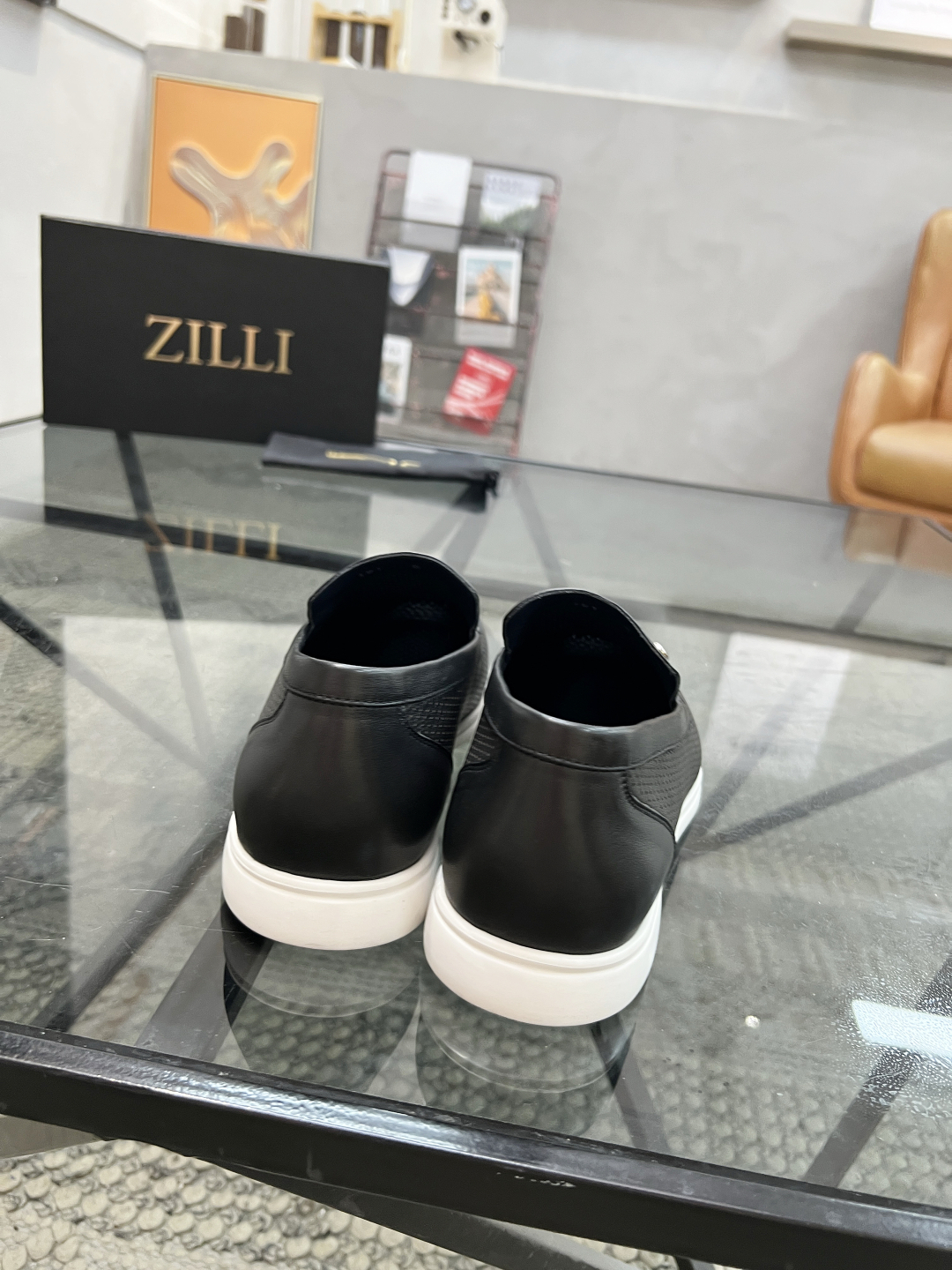  Z 🔍顶级代购🇮🇹 ZI 炸街男神套脚休闲鞋系列 专柜同步发售原厂配置，意大利进口原版牛皮面料，进口水