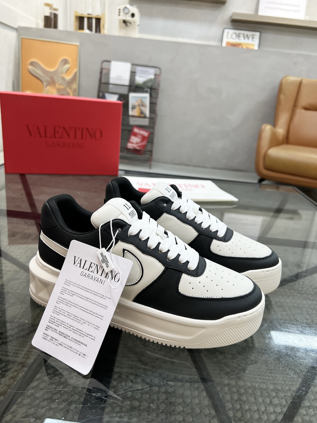  H 🔍顶级代购🇮🇹 华 炸街男神联名运动鞋新品，经反复试验终打造出完美版本，经典的华家高超拼接工艺技术