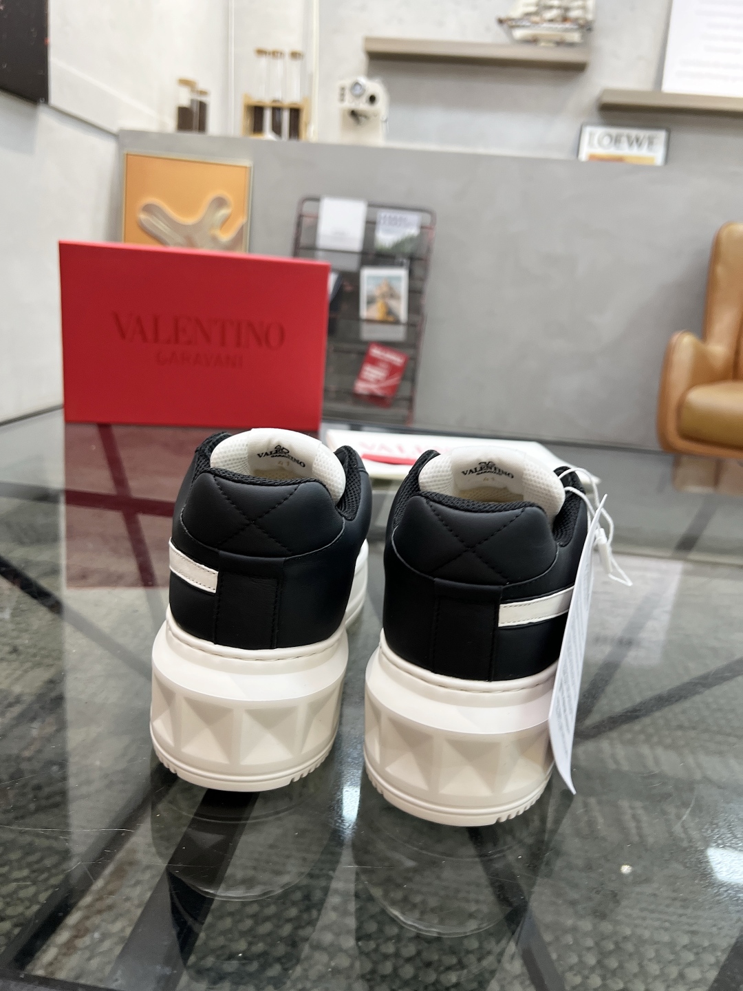  H 🔍顶级代购🇮🇹 华 炸街男神联名运动鞋新品，经反复试验终打造出完美版本，经典的华家高超拼接工艺技术