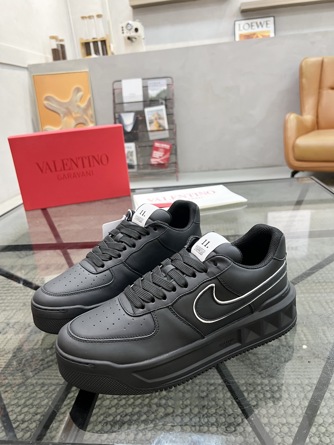  H 🔍顶级代购🇮🇹 华 炸街男神联名运动鞋新品，经反复试验终打造出完美版本，经典的华家高超拼接工艺技术