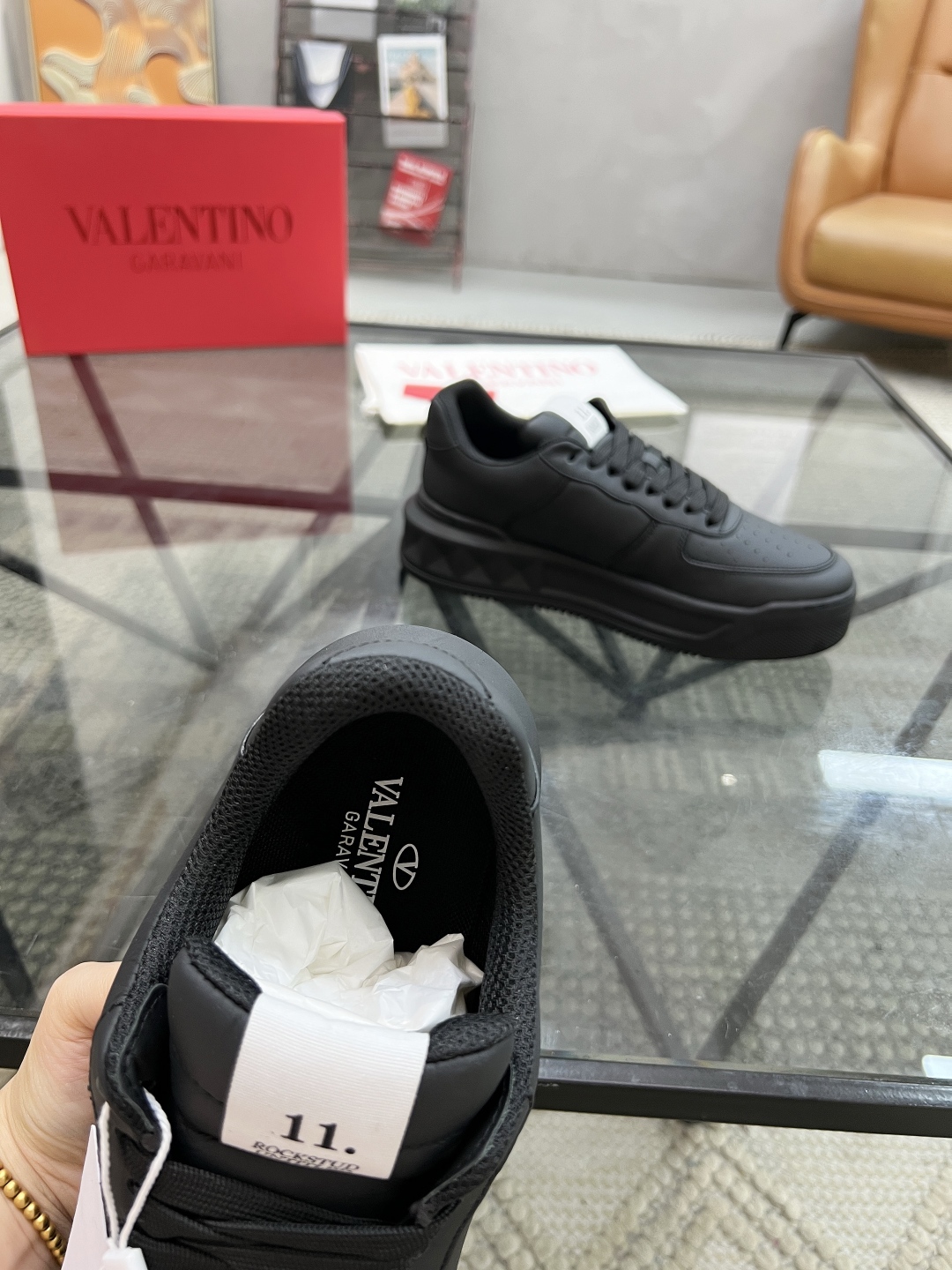  H 🔍顶级代购🇮🇹 华 炸街男神联名运动鞋新品，经反复试验终打造出完美版本，经典的华家高超拼接工艺技术
