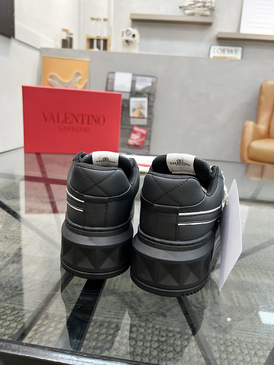  H 🔍顶级代购🇮🇹 华 炸街男神联名运动鞋新品，经反复试验终打造出完美版本，经典的华家高超拼接工艺技术