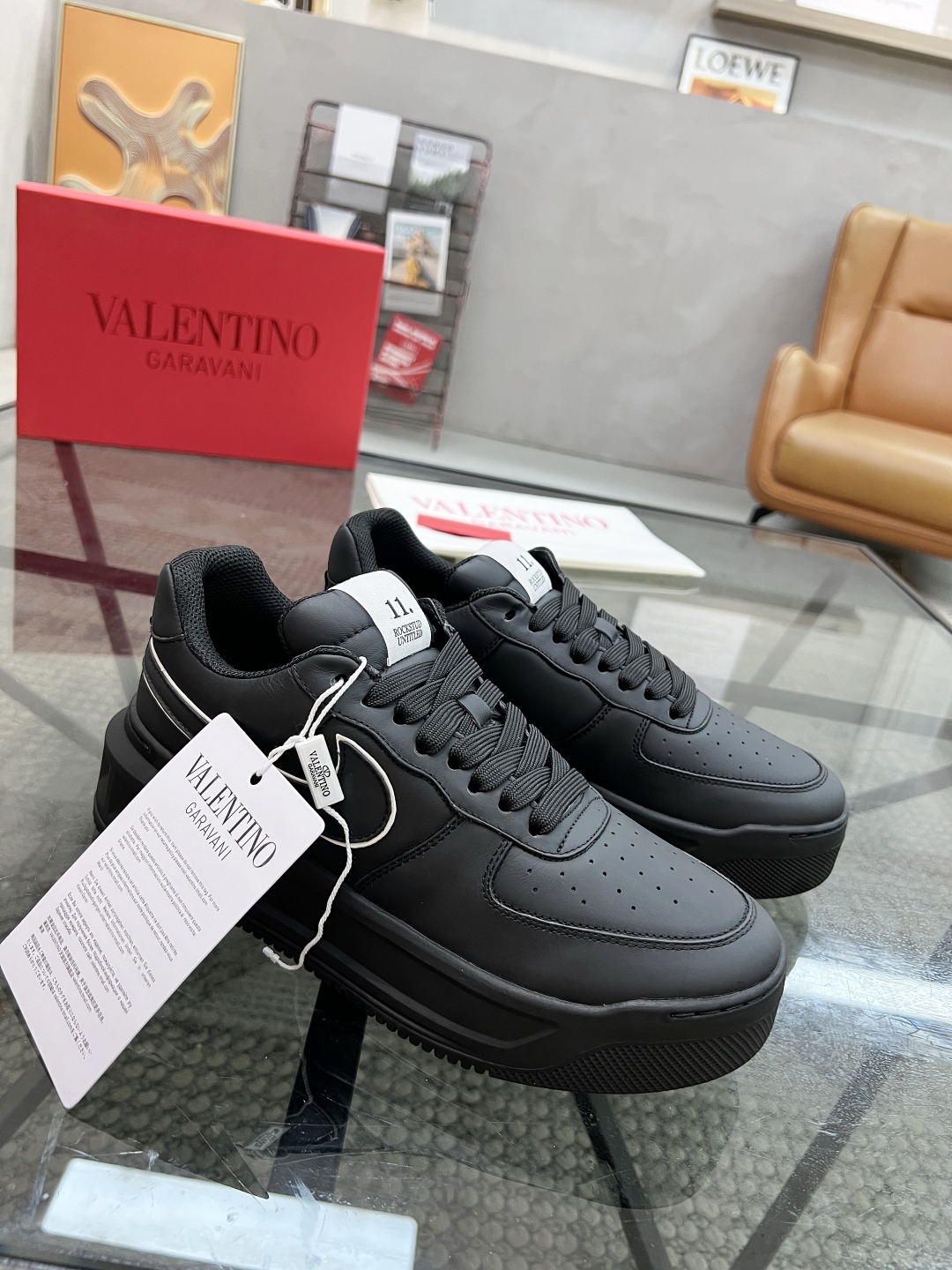  H 🔍顶级代购🇮🇹 华 炸街男神联名运动鞋新品，经反复试验终打造出完美版本，经典的华家高超拼接工艺技术