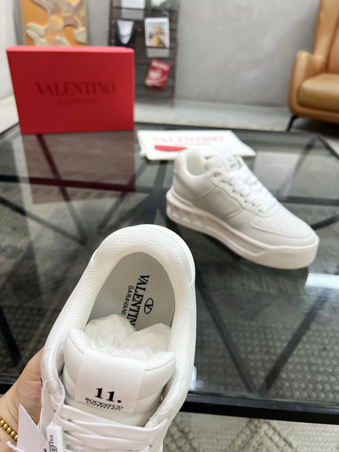  H 🔍顶级代购🇮🇹 华 炸街男神联名运动鞋新品，经反复试验终打造出完美版本，经典的华家高超拼接工艺技术