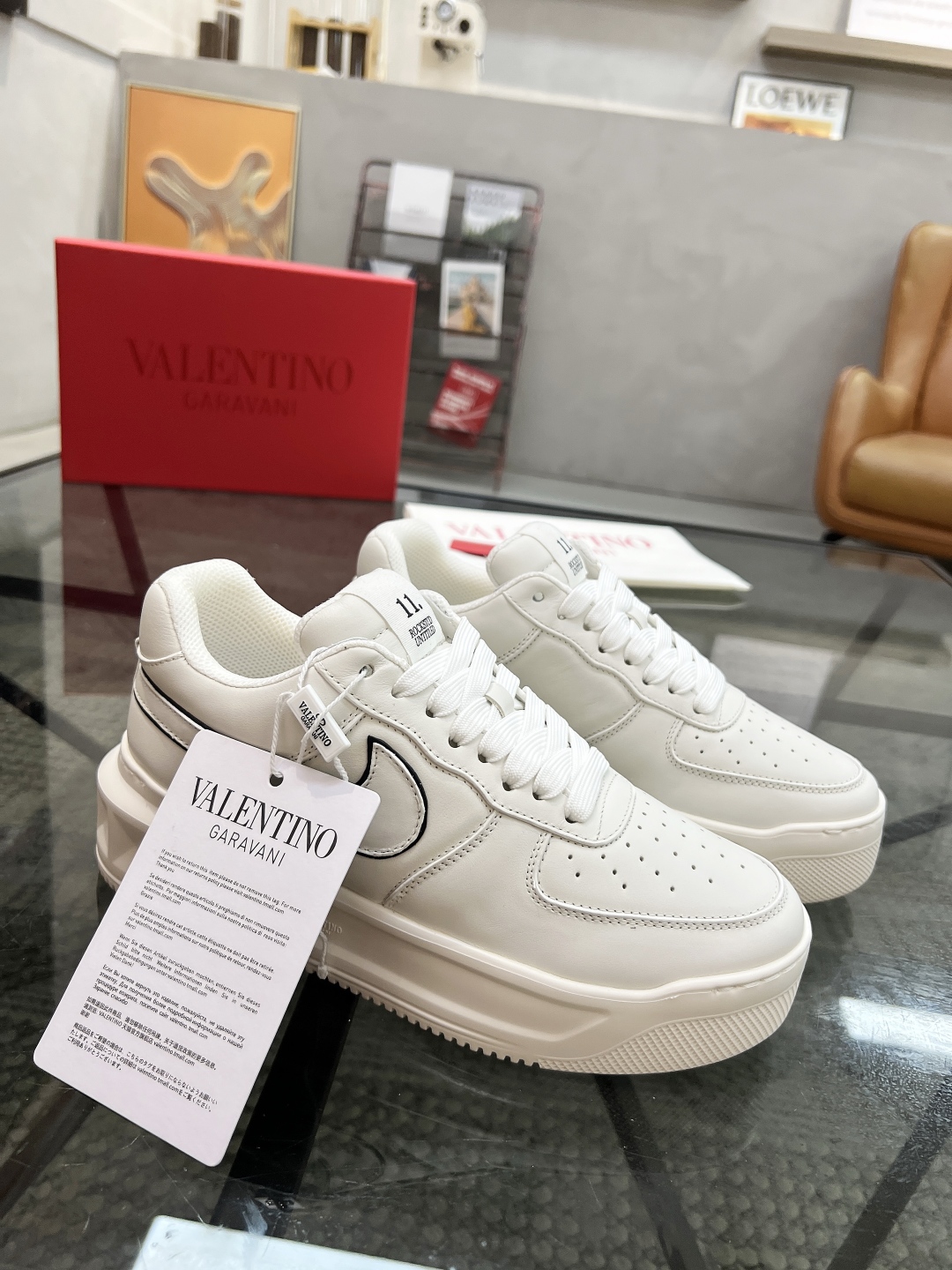  H 🔍顶级代购🇮🇹 华 炸街男神联名运动鞋新品，经反复试验终打造出完美版本，经典的华家高超拼接工艺技术