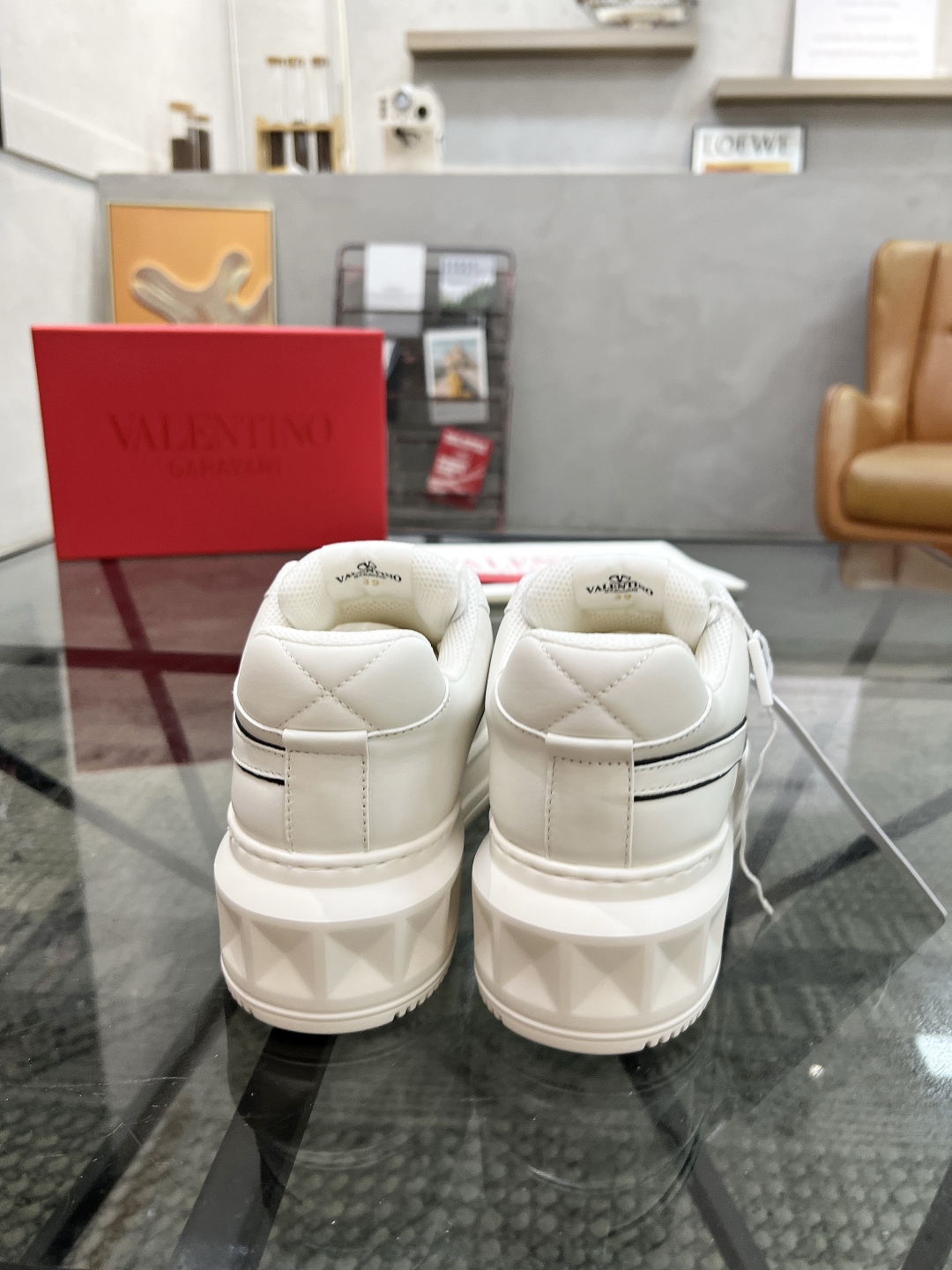  H 🔍顶级代购🇮🇹 华 炸街男神联名运动鞋新品，经反复试验终打造出完美版本，经典的华家高超拼接工艺技术