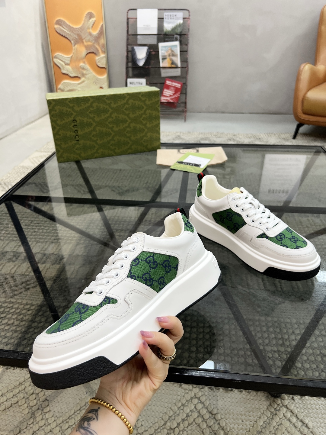  G 🔍顶级代购🇮🇹 古 炸街男神新品来袭，超人气爆款专柜新款，原厂配置意大利进口牛皮搭配印花布面料，高