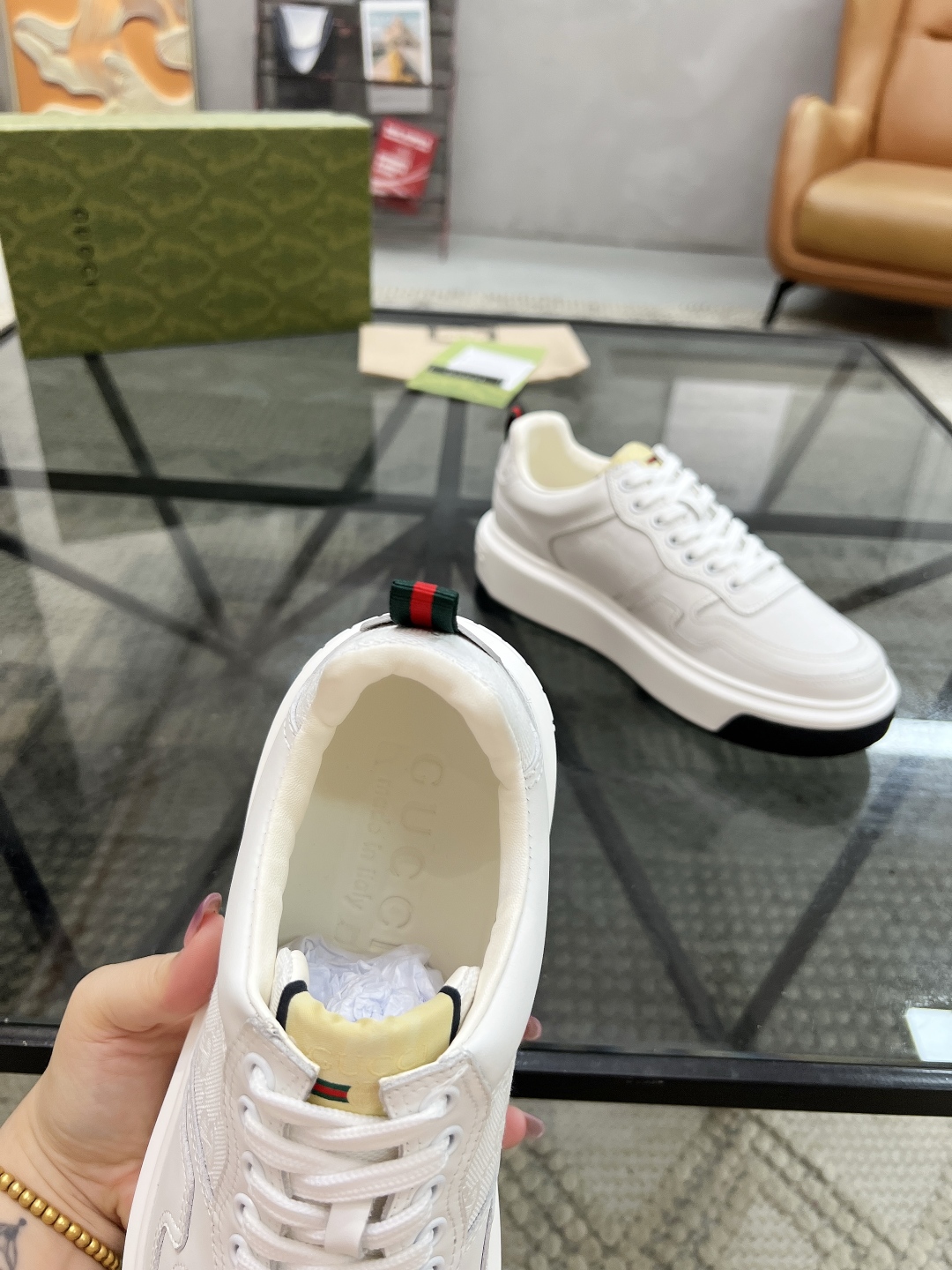 G 🔍顶级代购🇮🇹 古 炸街男神新品来袭，超人气爆款专柜新款，原厂配置意大利进口牛皮搭配印花布面料，高