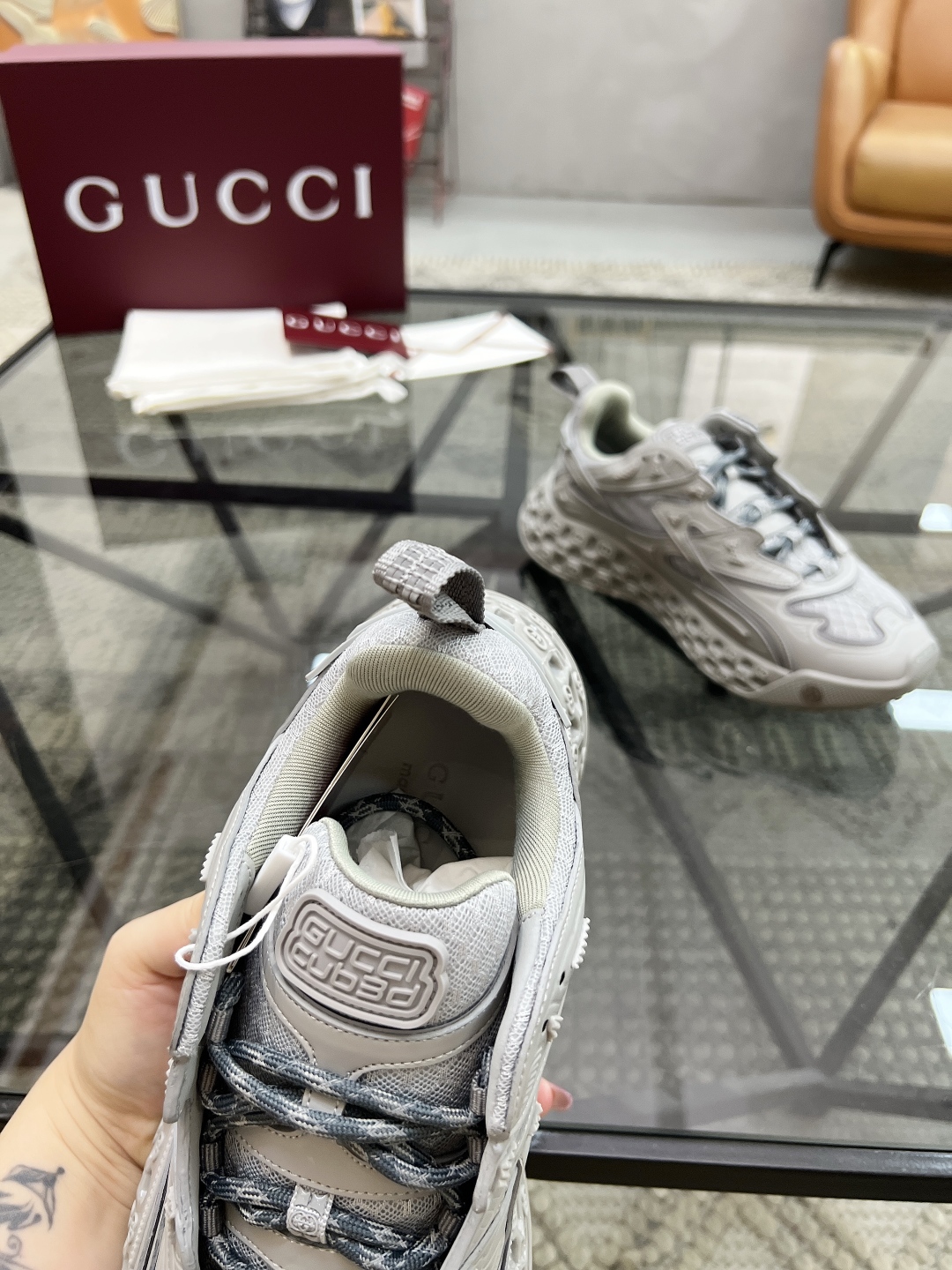  G 🔍顶级代购🇮🇹 古 炸街男神专柜同步发售原厂配置，意大利进口进口牛皮搭配网布面料，高品质拼接复杂工
