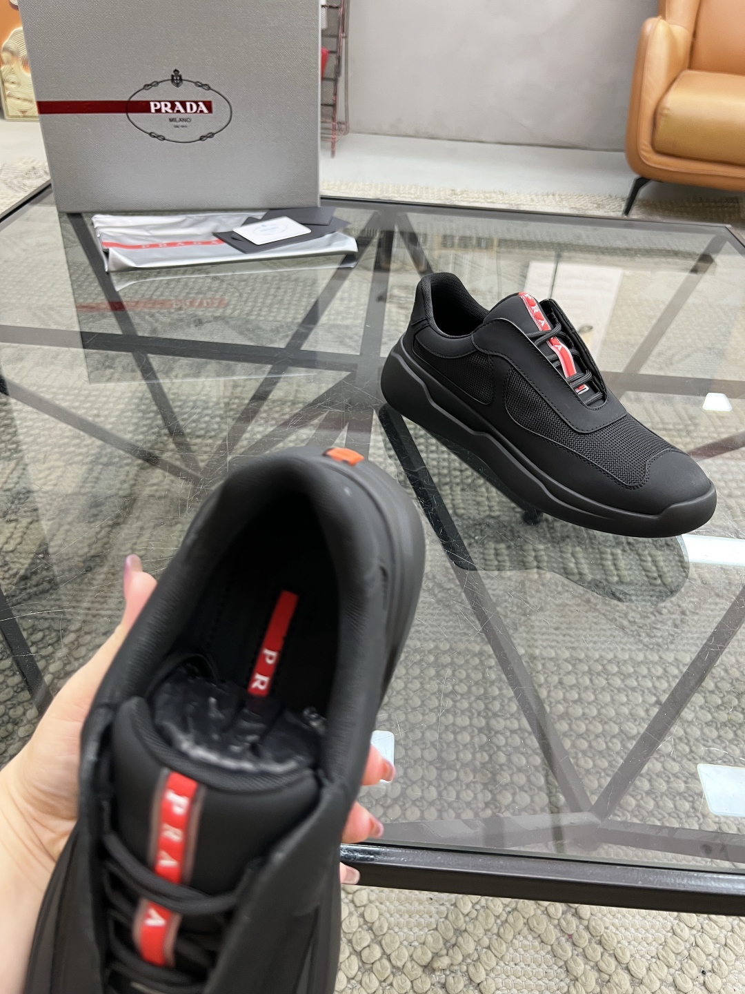  P 🔍顶级代购🇮🇹 普 炸街男神厚底运动休闲系列专柜同步发售原厂配置，意大利进口牛皮搭配网布面料，色彩