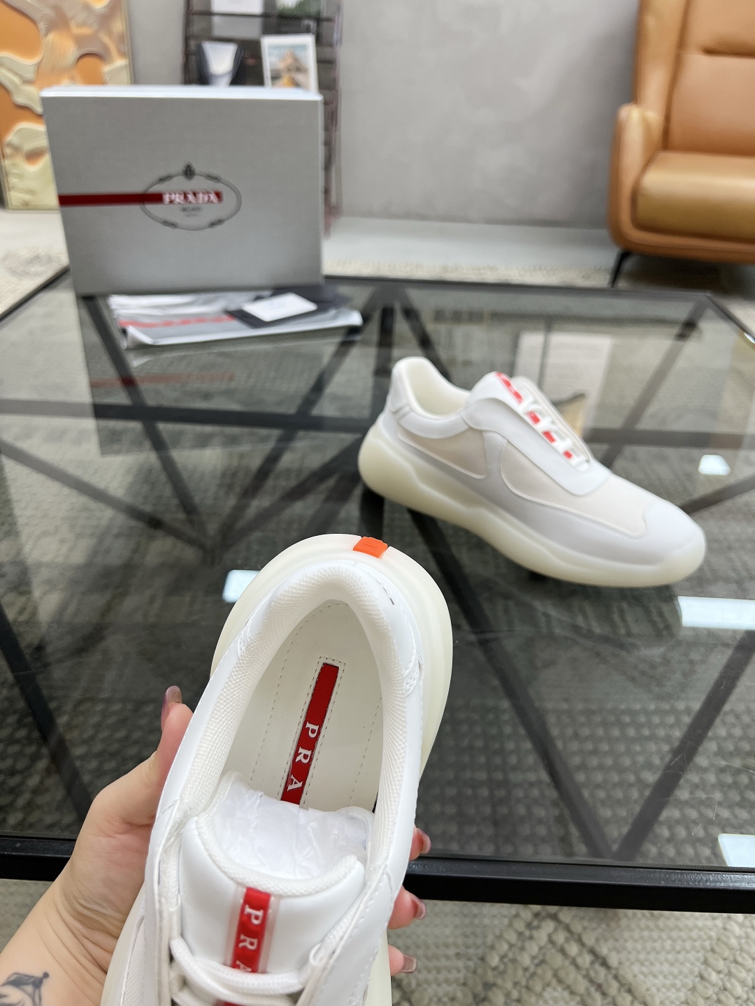  P 🔍顶级代购🇮🇹 普 炸街男神厚底运动休闲系列专柜同步发售原厂配置，意大利进口牛皮搭配网布面料，色彩