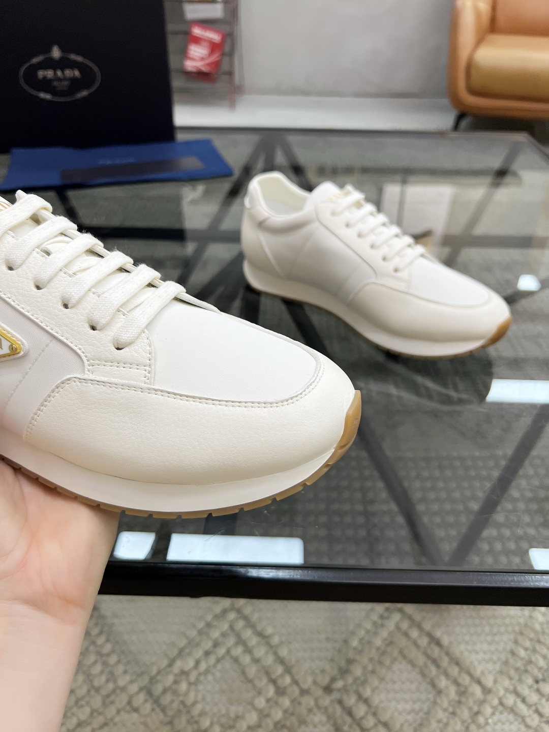  P 🔍顶级代购🇮🇹 普 炸街男神新品运动休闲鞋专柜同步，鞋面意大利进口牛皮搭配布面料，进口水染牛皮里垫