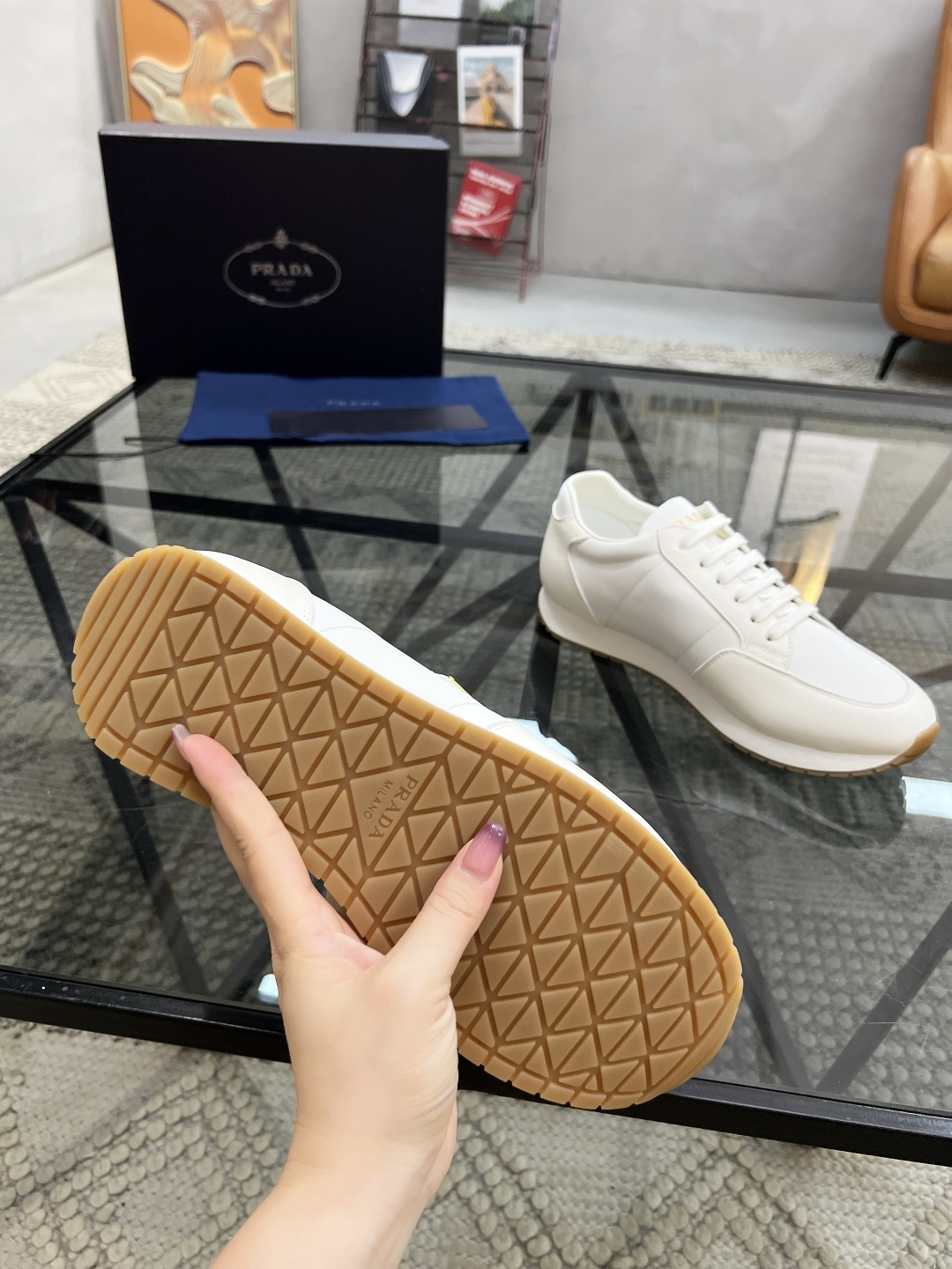  P 🔍顶级代购🇮🇹 普 炸街男神新品运动休闲鞋专柜同步，鞋面意大利进口牛皮搭配布面料，进口水染牛皮里垫
