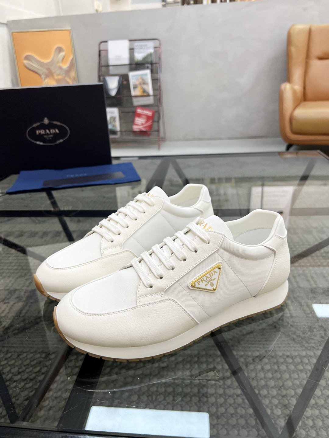  P 🔍顶级代购🇮🇹 普 炸街男神新品运动休闲鞋专柜同步，鞋面意大利进口牛皮搭配布面料，进口水染牛皮里垫
