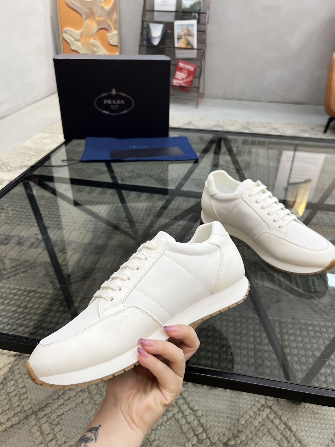  P 🔍顶级代购🇮🇹 普 炸街男神新品运动休闲鞋专柜同步，鞋面意大利进口牛皮搭配布面料，进口水染牛皮里垫