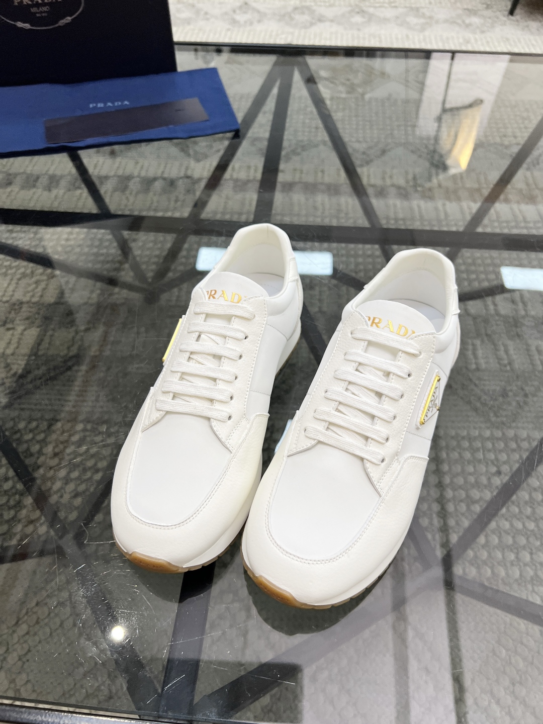  P 🔍顶级代购🇮🇹 普 炸街男神新品运动休闲鞋专柜同步，鞋面意大利进口牛皮搭配布面料，进口水染牛皮里垫