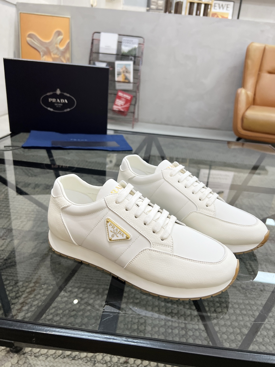  P 🔍顶级代购🇮🇹 普 炸街男神新品运动休闲鞋专柜同步，鞋面意大利进口牛皮搭配布面料，进口水染牛皮里垫
