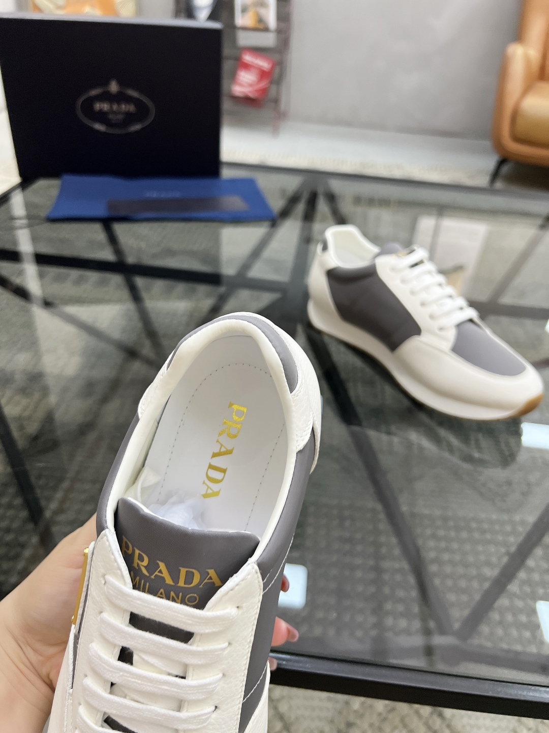  P 🔍顶级代购🇮🇹 普 炸街男神新品运动休闲鞋专柜同步，鞋面意大利进口牛皮搭配布面料，进口水染牛皮里垫