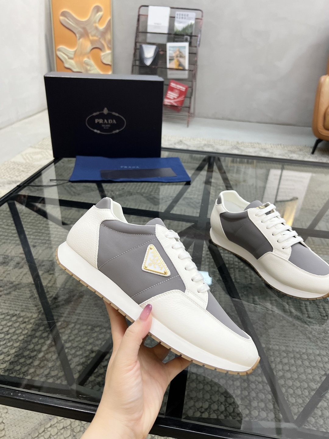  P 🔍顶级代购🇮🇹 普 炸街男神新品运动休闲鞋专柜同步，鞋面意大利进口牛皮搭配布面料，进口水染牛皮里垫