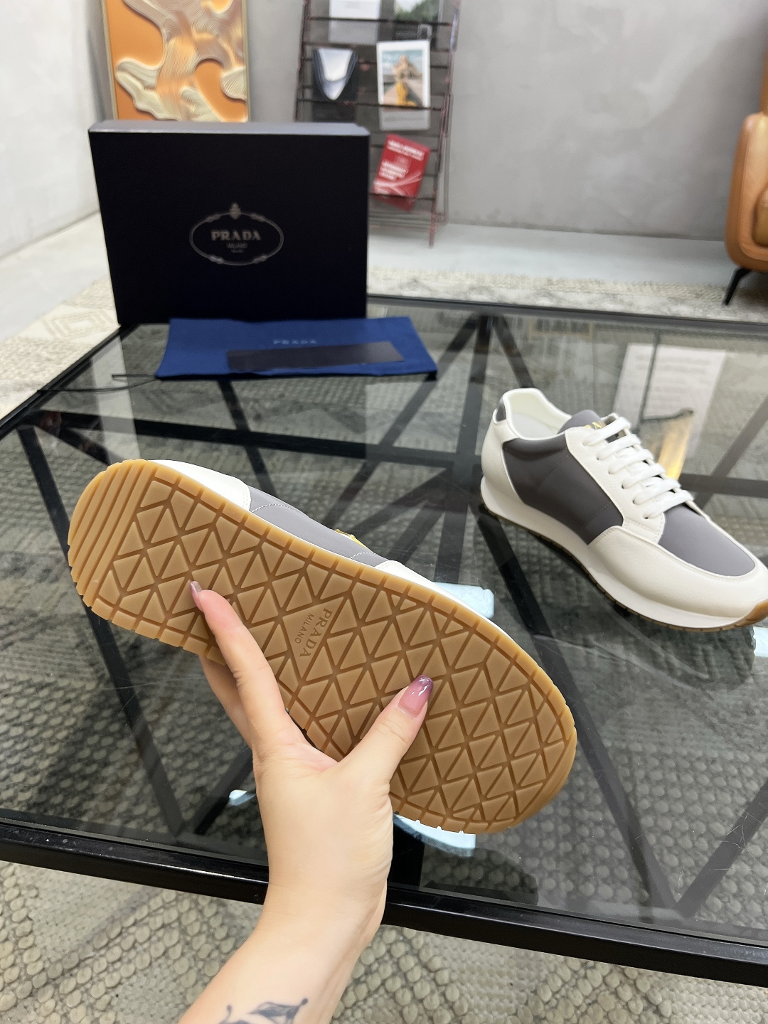  P 🔍顶级代购🇮🇹 普 炸街男神新品运动休闲鞋专柜同步，鞋面意大利进口牛皮搭配布面料，进口水染牛皮里垫