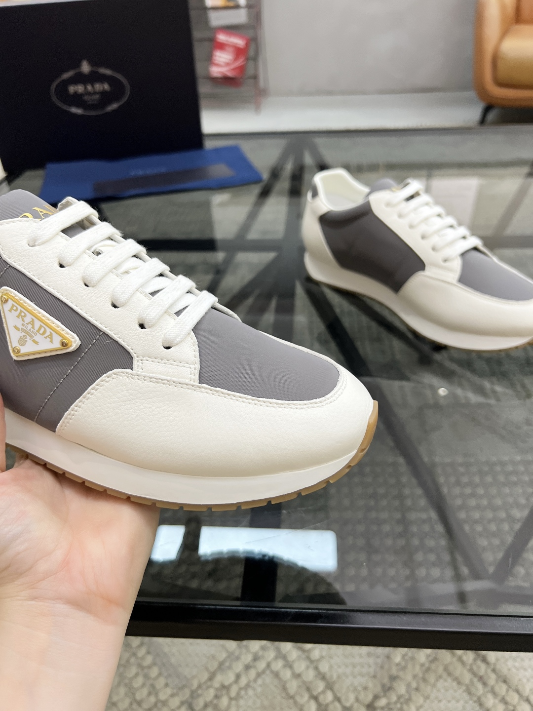  P 🔍顶级代购🇮🇹 普 炸街男神新品运动休闲鞋专柜同步，鞋面意大利进口牛皮搭配布面料，进口水染牛皮里垫