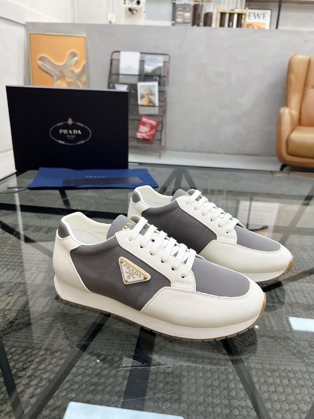  P 🔍顶级代购🇮🇹 普 炸街男神新品运动休闲鞋专柜同步，鞋面意大利进口牛皮搭配布面料，进口水染牛皮里垫